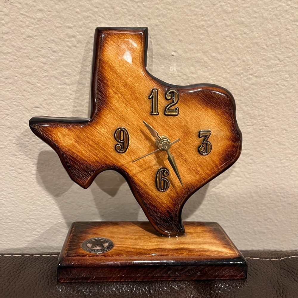 Texas State Shaped Souvenir Wooden Table Stand Clock Woodcraft Battery Powered